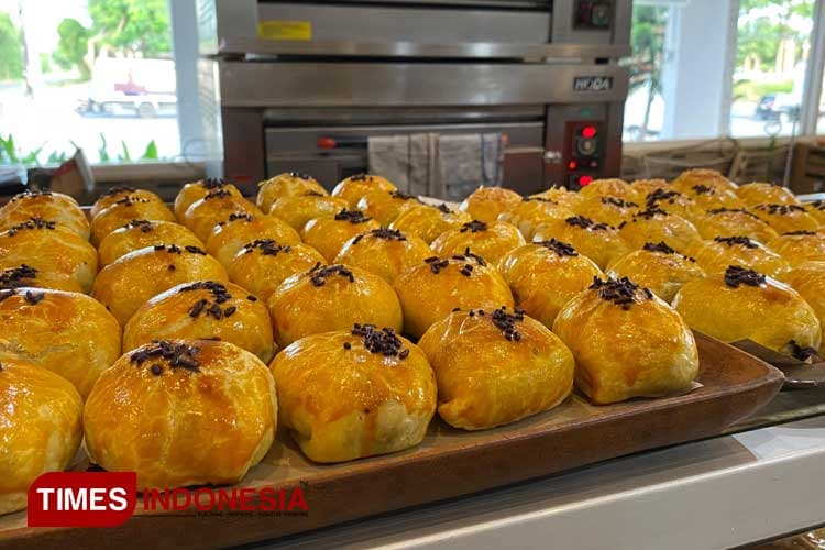 Menikmati Kelezatan Kuliner Kue Bolen Pisang Istana Gandrung Banyuwangi